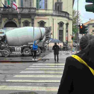 Travolta e uccisa in bici da una betoniera in Corso di Porta Vittoria a Milano