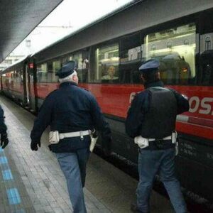 Soffocato da un boccone di traverso sul treno: 19 enne muore in gita scolastica