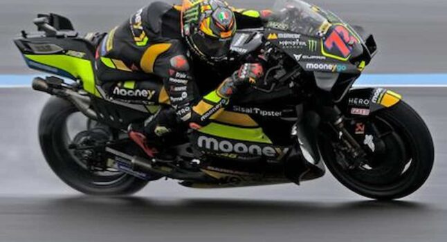 MotoGP, trionfa Marco Bezzecchi su Ducati in Argentina, vince e balza al comando del Mondiale, caduta di Bagnaia