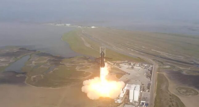Starship, il razzo per Marte di Elon Musk fatto esplodere durante il volo per sicurezza