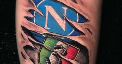 Luciano Spalletti e il tatuaggio con il logo del Napoli, foto Ansa