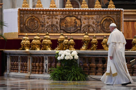 Il Papa all’Angelus ha chiesto “un applauso a tutti i giornalisti“ nella Giornata mondiale delle comunicazioni