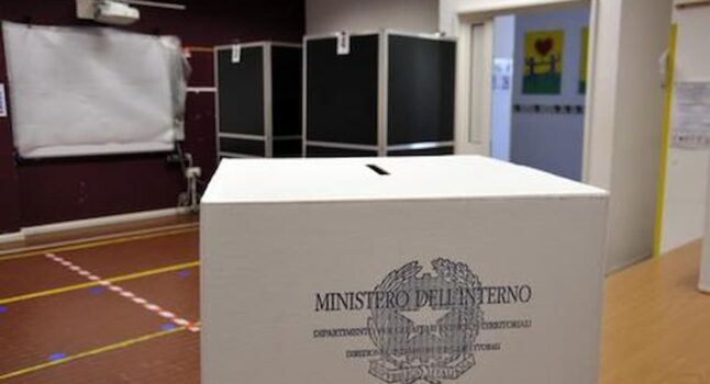 Elezioni comunali, tre milioni di italiani alle urne (domenica 28 e lunedì 29): esame per i partiti