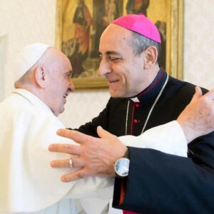 La Chiesa cambia il Sant'Uffizio, arriva un argentino: darà moglie ai preti? sacerdote le donne? Ratzinger sepolto