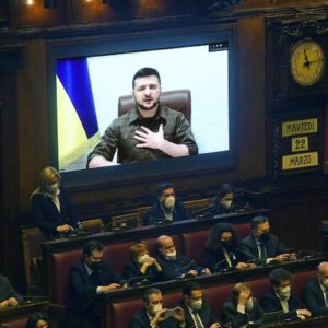 Ultime dal fronte ucraino: arrestata la spia in gonnella, sventato il piano per uccidere Zelensky