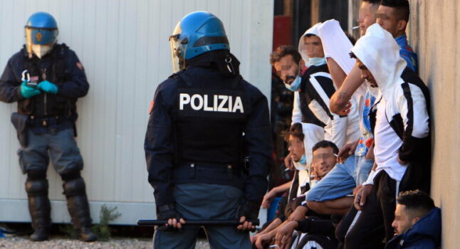 Migranti, 5mila euro allo Stato per evitare il Cpr: c'è il decreto legge