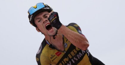 Giro d’Emilia di ciclismo, capolavoro Roglic: ha vinto battendo in volata Pogacar, Giulio Ciccone, settimo, il migliore degli azzurri.