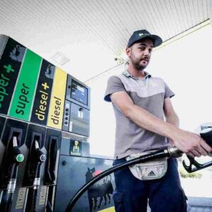 prezzo benzina in calo potrebbe risalire blitz quotidiano