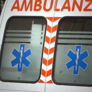 Venegono Inferiore (Varese), auto si schianta contro rotonda e vola per 200 metri: due feriti gravi. Foto d'archivio Ansa
