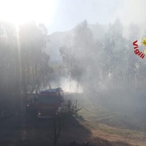 Incendio Siniscola (Nuoro), evacuate 20 persone. In azione due Canadair. Foto Ansa