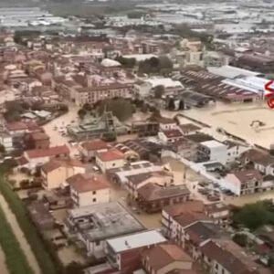 Alluvione in Toscana, le immagini di Prato dall'alto girate dall'elicottero dei Vigili del Fuoco VIDEO