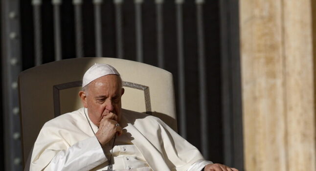 Papa Francesco all'udienza generale: "Ancora non sto bene". Delega la lettura della catechesi