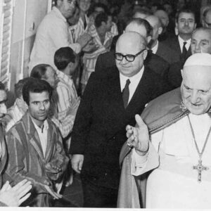 Il cardinale di Chicago come Papa Giovanni XXIII nel 1958, ha celebrato la messa di Natale in una prigione pe 50 detenuti di tutte le religioni.