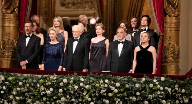 Il “Don Carlo” di Verdi ha inaugurato la stagione della Scala, solito copione: proteste,mondanità e grande musica e cori per la Palestina libera