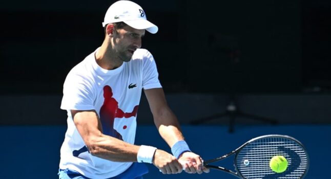 Tennis, clamoroso agli Australian Open: Re Djokovic ha rischiato di uscire al primo turno. Foto Ansa