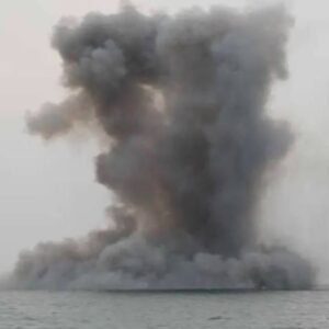 Yemen: 25 gli attacchi Houthi nel Mar Rosso. Barchino bomba esplode in acqua