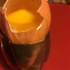 Uova affogate e strapazzate, le ricette classiche di Pellegrino Artusi e le scrambled eggs all'americana