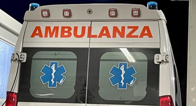 Ambulanza, foto d'archivio Ansa