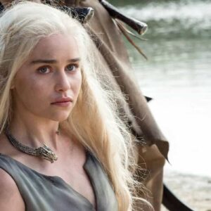 Dal Trono di spade e due aneurismi a una alta onorificenza: Emilia Clarke, Daenerys Targarian madre dei draghi