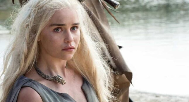 Dal Trono di spade e due aneurismi a una alta onorificenza: Emilia Clarke, Daenerys Targarian madre dei draghi