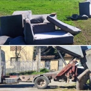 divani abbandonati in strada