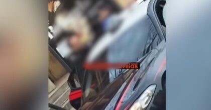 Il video del carabiniere che picchia un ragazzo guineano