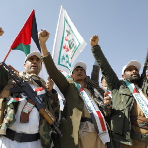 Pericolo jiadhista: i tre palestinesi catturati potevano colpire in Italia. Ancora droni degli Houthi sulla Caio Duilio