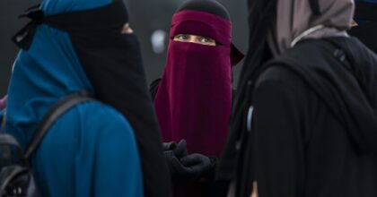 Bimba di 10 anni in classe col niqab. Dreosto (Lega): "Proporrò il divieto di indossarlo a scuola"