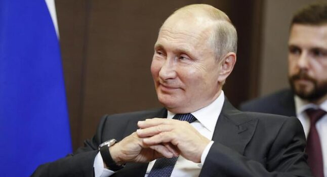 Putin, Boris Johnson: ora di sequestrare i 300 miliardi di dollari di beni congelati all'estero e consegnarli all'eroica Ucraina