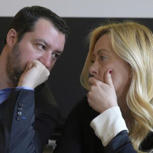 Suicidio pericoloso e macabro gioco che affascina la destra, Salvini fa di tutto