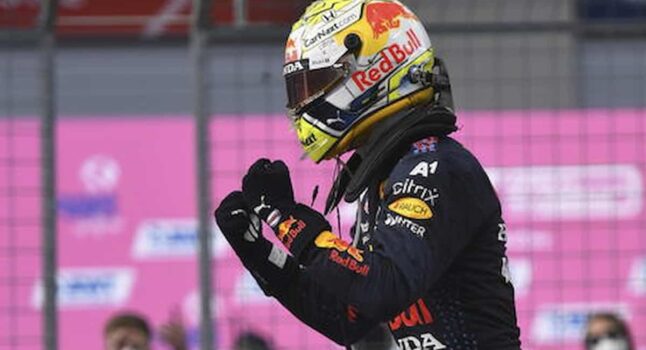 Formula 1, Gp Arabia Saudita, Verstappen vince ancora Perez completa il trionfo Red Bull, Ferrari felice: Oliver, 18 anni, debutto con punti