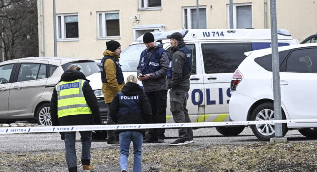 polizia finlandia spari scuola