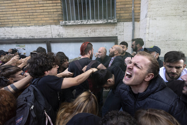 Momenti di tensione tra studenti e Polizia FOTO ANSA 