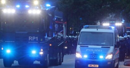 La piazza di Amburgo spaventa la Germania: oltre 1.100 estremisti hanno invocato la dominazione islamica