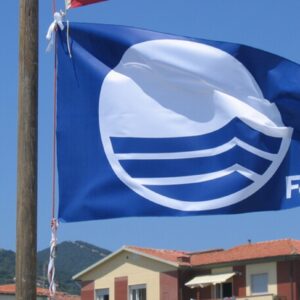 Bandiere Blu 2024, l'elenco Regione per Regione delle spiagge italiane più belle
