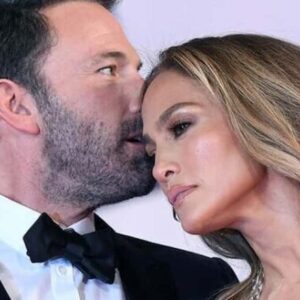 Matrimonio in crisi fra Jennifer Lopez e Ben Affleck? Lui vive fuori casa, lei ama i flash dei fotografi