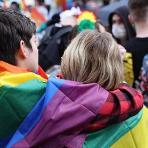 Gay è una malattia? L'OMS dice no dal 1990 ma in Italia c'è chi cura: inchiesta della Bbc