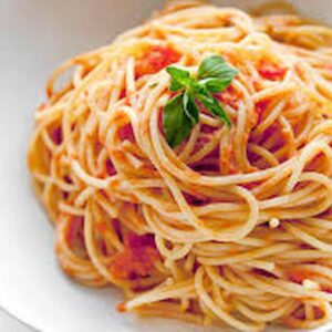 Pasta al salmone, aglio e burro: si raccomand di usare spaghetti capelli d'angelo.