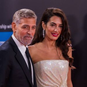 George Clooney con la moglie Amal a una serata di gala