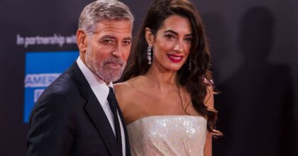 George Clooney con la moglie Amal a una serata di gala